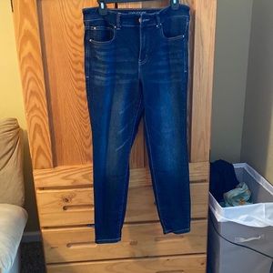 Maurices no rips high rise- 10 short